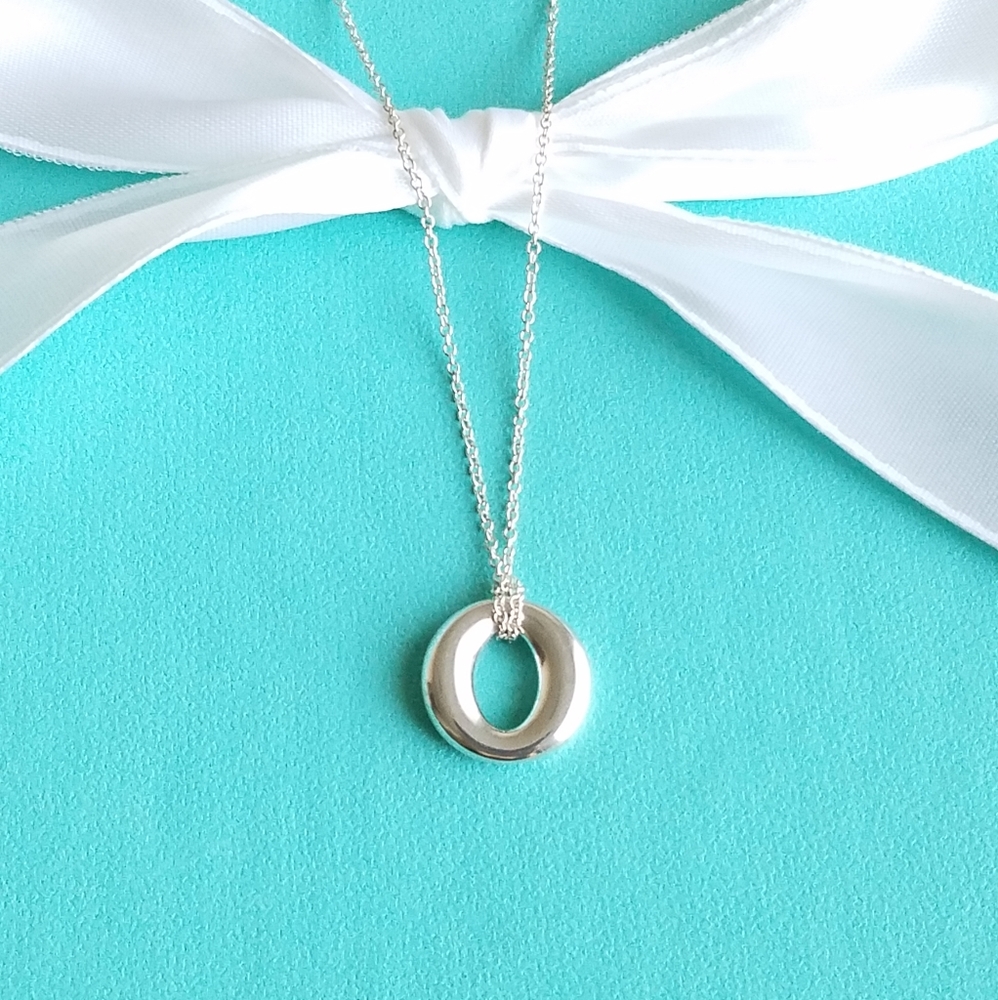 Sevillana pendant necklace